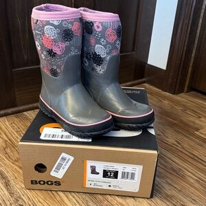 Bogs Girls' winter boots - size 12